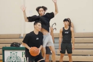 干货！林书豪传授制造投篮犯规的时机：防守球员快落地时再跳