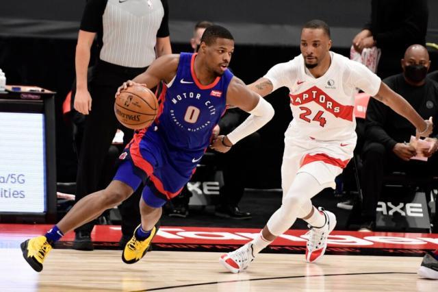 华体会体育-加盟活塞重获新生！小史密斯斩获生涯第三次三双